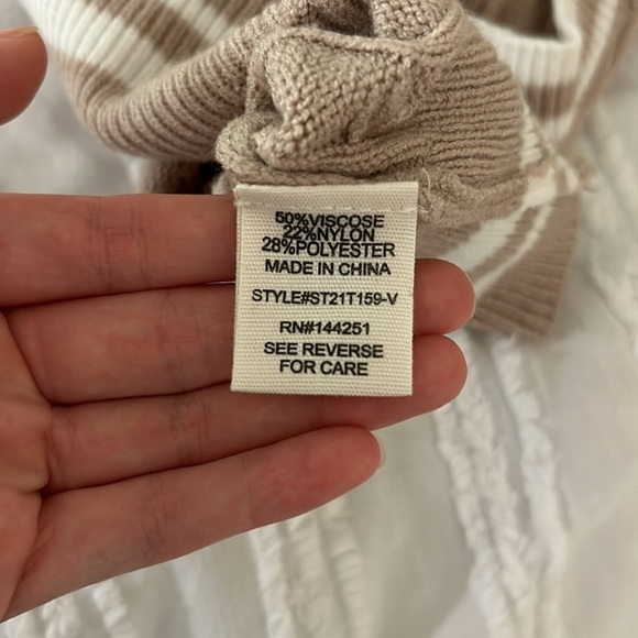 moon & madison Cropped Sweater Vest || Juniors Size Small - Picture 4 of 4